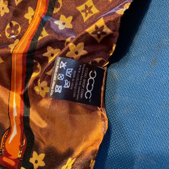 Sexy lion Large Monogram confidential Silk Scarf - Picture 5 of 5